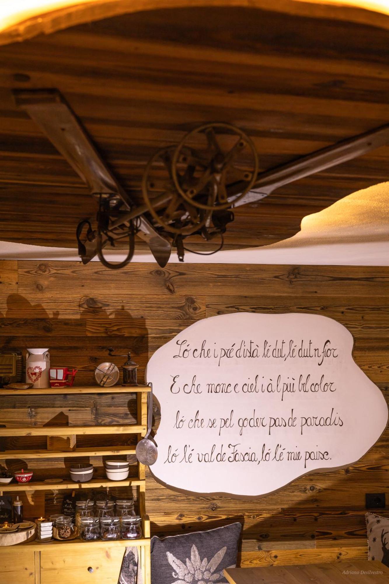 Majon De La Nona Hotel Pozza di Fassa Eksteriør billede