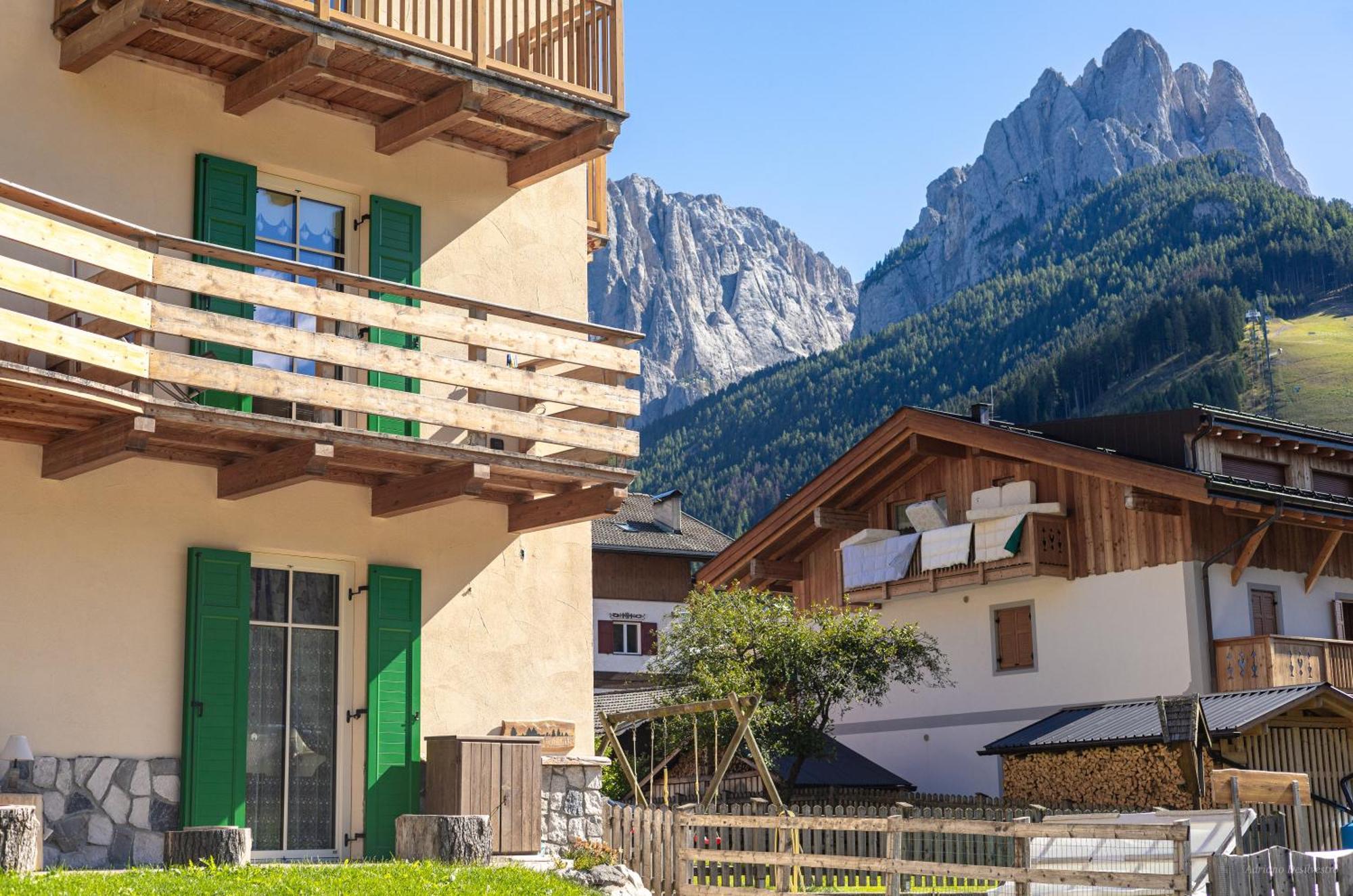 Majon De La Nona Hotel Pozza di Fassa Eksteriør billede