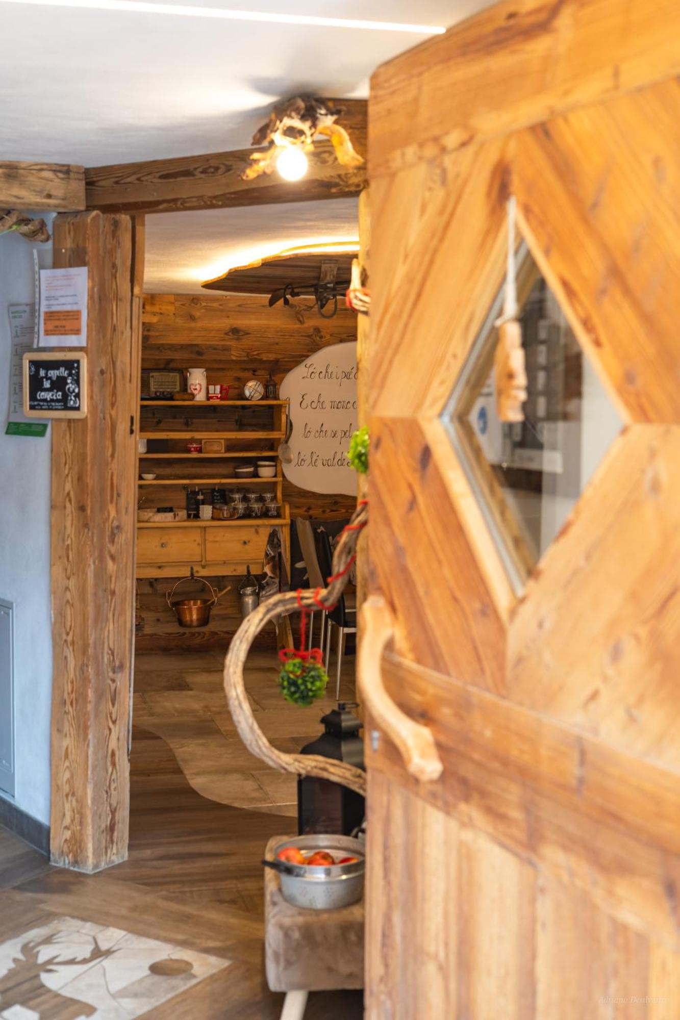 Majon De La Nona Hotel Pozza di Fassa Eksteriør billede